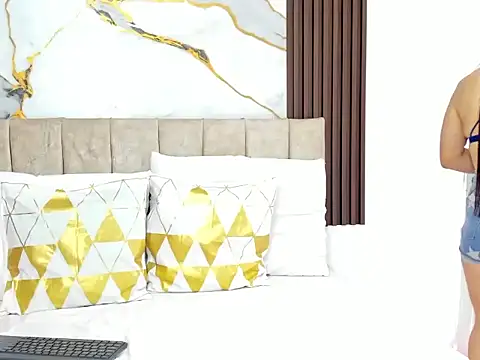 Snapshot of Atenis_thompson chatting on 02-17-26, 06:03 Atenis thompson online show from 02-17-26, 06:03