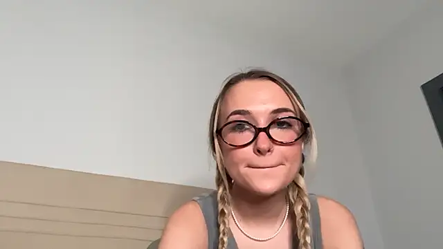 Snapshot of kelseyblu chatting on 02-04-26, 11:42 kelseyblu online show from 02-04-26, 11:42