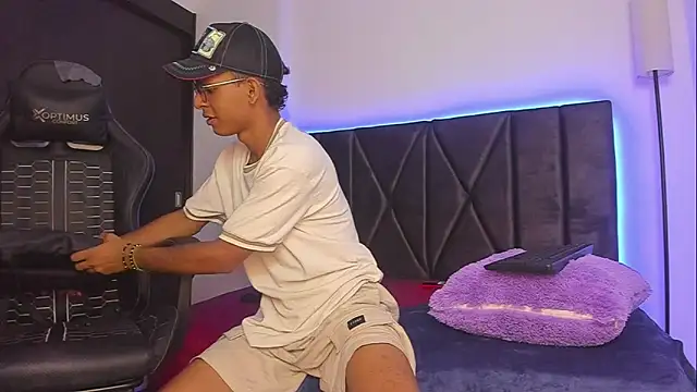 Snapshot of StellayDrake chatting on 02-05-26, 03:27 StellayDrake online show from 02-05-26, 03:27