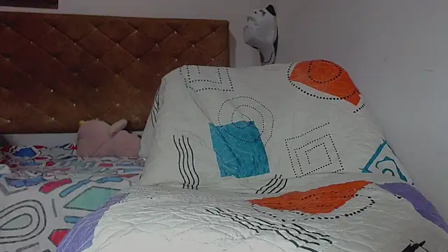 zoecyrus1 online show from 04-11-26, 12:31