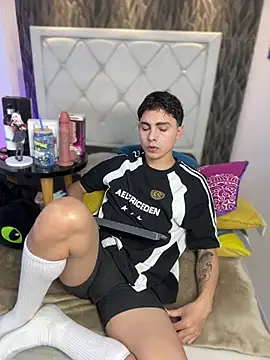 Snapshot of Samu_Hott chatting on 02-07-26, 08:12 Samu Hott online show from 02-07-26, 08:12