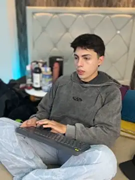 Samu Hott online show from 04-08-26, 08:20