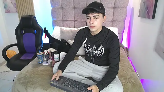 Snapshot of Samu_Hott chatting on 05-15-26, 08:05 Samu Hott online show from 05-15-26, 08:05