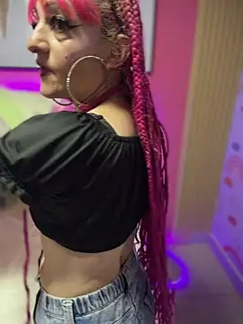 Snapshot of Karolaiin_LS chatting on 02-15-26, 07:43 Karolaiin LS online show from 02-15-26, 07:43