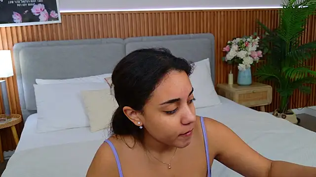 Snapshot of Luna_Cortier chatting on 06-16-26, 05:32 Luna Cortier online show from 06-16-26, 05:32