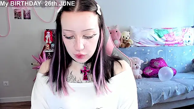 Snapshot of MollysLand chatting on 06-25-26, 08:41 MollysLand online show from 06-25-26, 08:41
