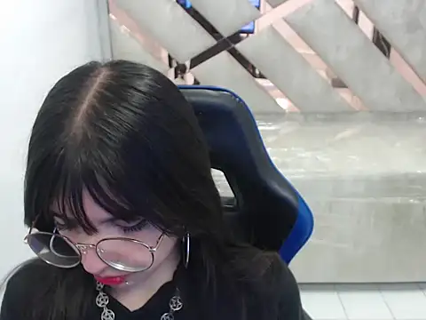 elizabeth t  online show from 02-05-26, 12:43