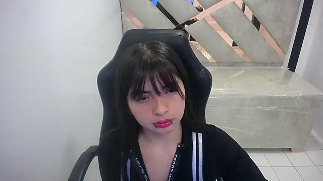 elizabeth t  online show from 02-24-26, 07:56