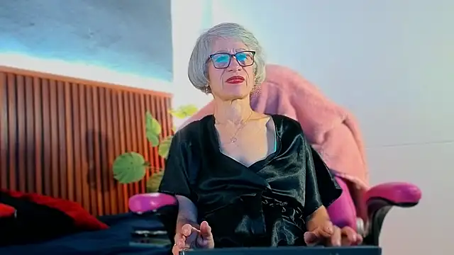 Snapshot of miss_monserrate01 chatting on 02-04-26, 12:55 miss monserrate01 online show from 02-04-26, 12:55