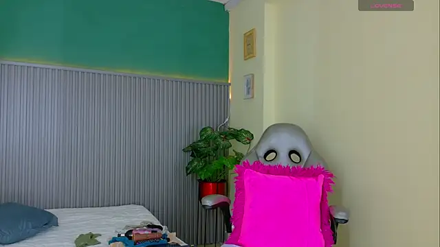 Snapshot of miss_monserrate01 chatting on 06-23-26, 02:04 miss monserrate01 online show from 06-23-26, 02:04