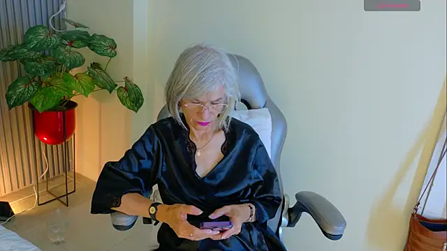 Snapshot of miss_monserrate01 chatting on 07-13-26, 02:31 miss monserrate01 online show from 07-13-26, 02:31