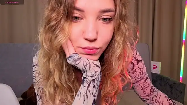 alice charm  online show from 04-20-26, 02:58