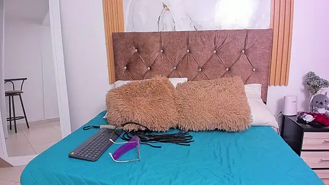 Snapshot of Candyfox2606 chatting on 02-08-26, 11:02 Candyfox2606 online show from 02-08-26, 11:02