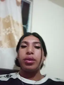 Snapshot of MeelFox chatting on 06-07-26, 03:10 MeelFox online show from 06-07-26, 03:10