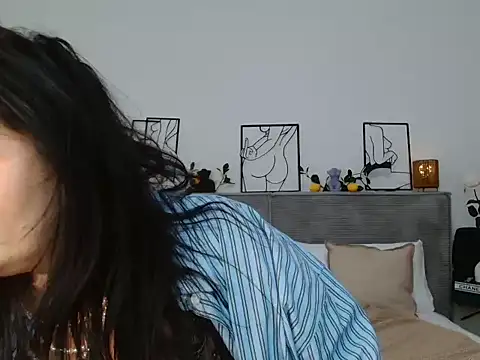 Snapshot of Jasmin0e chatting on 02-17-26, 11:29 Jasmin0e online show from 02-17-26, 11:29