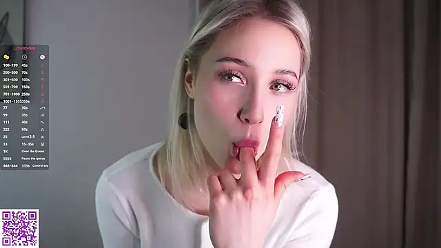 Snapshot of Nianelo chatting on 02-26-26, 09:03 Nianelo online show from 02-26-26, 09:03