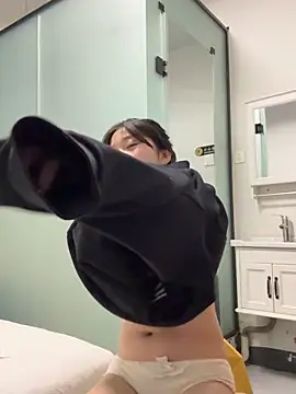 Snapshot of LXR77887 chatting on 02-17-26, 02:02 LXR77887 online show from 02-17-26, 02:02