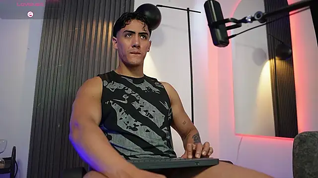 TaylerCross  online show from 02-09-26, 06:01