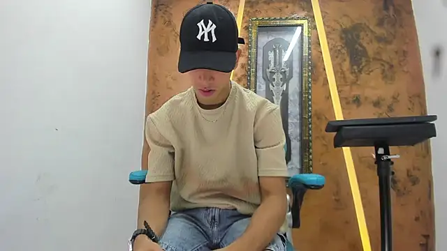 Snapshot of David_Bigcock20 chatting on 02-14-26, 08:27 David Bigcock20 online show from 02-14-26, 08:27