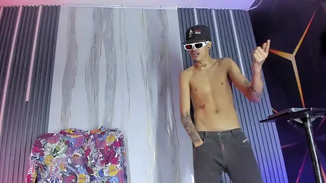 Snapshot of David_Bigcock20 chatting on 02-25-26, 08:29 David Bigcock20 online show from 02-25-26, 08:29