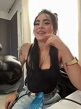 Snapshot of Sara_Fernandez_ chatting on 02-13-26, 02:24 Sara Fernandez online show from 02-13-26, 02:24