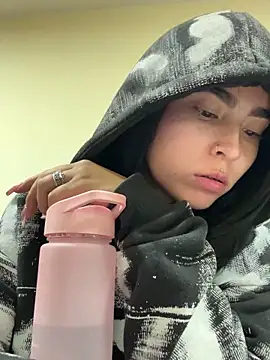 Sara Fernandez  online show from 03-11-26, 03:18