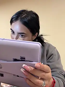 Sara Fernandez  online show from 03-25-26, 02:23