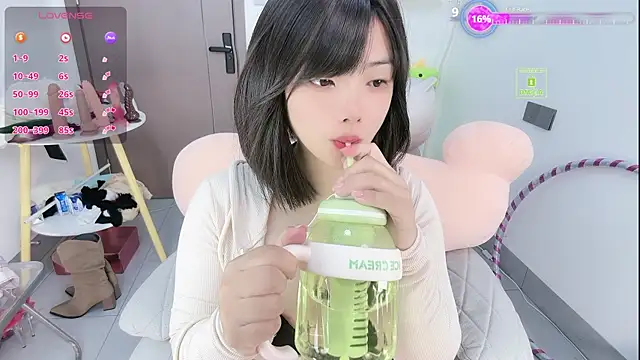 Minnie-Micky online show from 04-12-26, 08:58