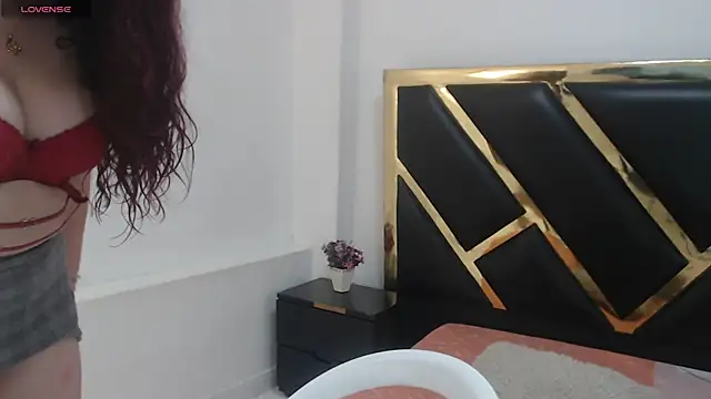 Snapshot of CarolRousee chatting on 02-06-26, 07:17 CarolRousee online show from 02-06-26, 07:17