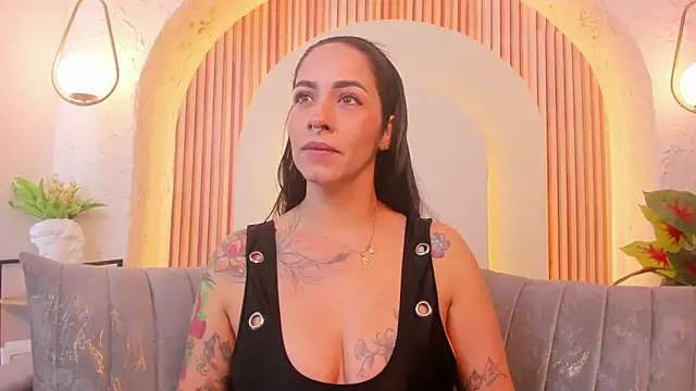 Snapshot of violet_scott_ chatting on 02-27-26, 10:26 violet scott online show from 02-27-26, 10:26