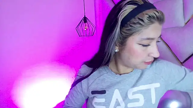 Snapshot of Dahiana_Dmour_ chatting on 02-05-26, 12:21 Dahiana Dmour online show from 02-05-26, 12:21