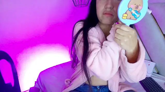 Snapshot of Dahiana_Dmour_ chatting on 02-17-26, 12:23 Dahiana Dmour online show from 02-17-26, 12:23