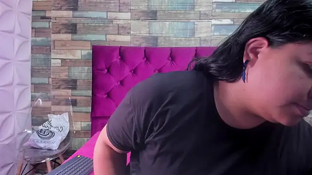 Snapshot of Carolina-Lenon chatting on 02-25-26, 07:34 Carolina-Lenon online show from 02-25-26, 07:34