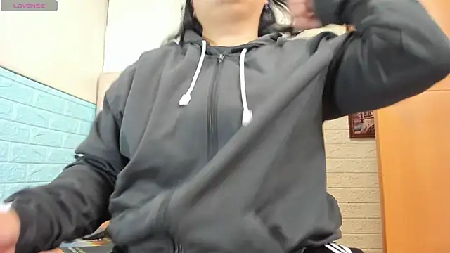 Snapshot of Carolina-Lenon chatting on 02-28-26, 11:22 Carolina-Lenon online show from 02-28-26, 11:22