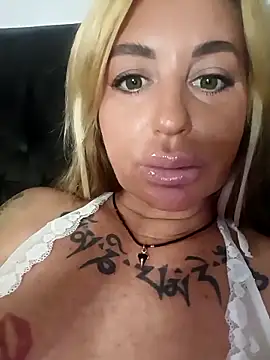 MiaMooly online show from 10-09-25, 08:12