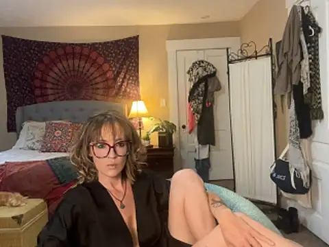 Snapshot of BrookiesLife chatting on 06-21-26, 11:51 BrookiesLife online show from 06-21-26, 11:51