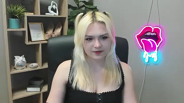 SweetLilyxo online show from 04-09-26, 01:27