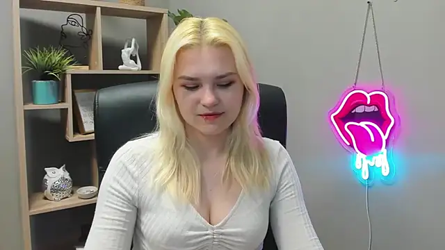 SweetLilyxo online show from 05-06-26, 06:30
