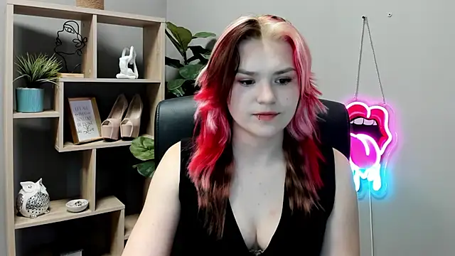 Snapshot of SweetLilyxo chatting on 06-10-26, 06:45 SweetLilyxo online show from 06-10-26, 06:45