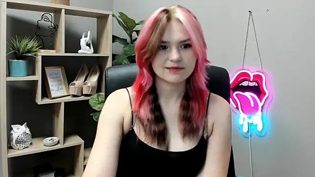 Snapshot of SweetLilyxo chatting on 06-11-26, 07:06 SweetLilyxo online show from 06-11-26, 07:06
