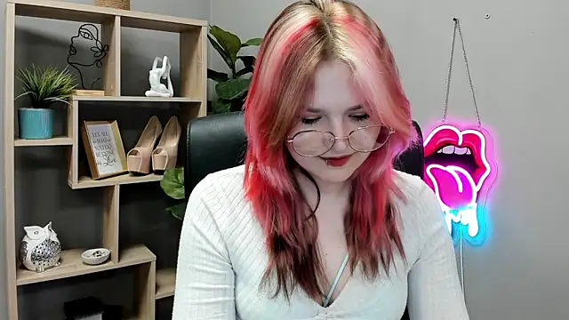 Snapshot of SweetLilyxo chatting on 06-16-26, 06:38 SweetLilyxo online show from 06-16-26, 06:38