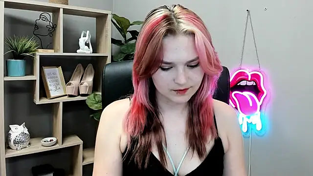 Snapshot of SweetLilyxo chatting on 06-18-26, 01:26 SweetLilyxo online show from 06-18-26, 01:26
