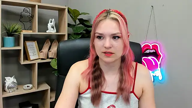 Snapshot of SweetLilyxo chatting on 06-25-26, 06:29 SweetLilyxo online show from 06-25-26, 06:29