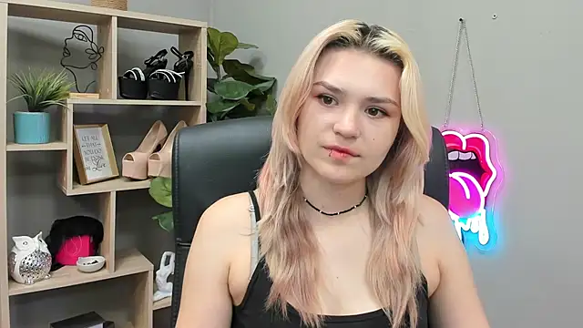 Snapshot of SweetLilyxo chatting on 07-20-26, 06:38 SweetLilyxo online show from 07-20-26, 06:38