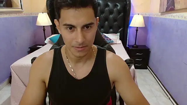 Snapshot of Mike_Conors chatting on 02-11-26, 01:54 Mike Conors online show from 02-11-26, 01:54