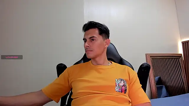 Snapshot of Mike_Conors chatting on 02-12-26, 02:39 Mike Conors online show from 02-12-26, 02:39