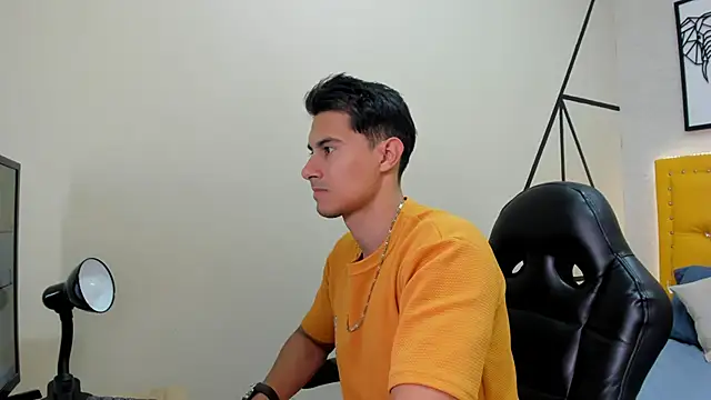 Snapshot of Mike_Conors chatting on 02-19-26, 01:56 Mike Conors online show from 02-19-26, 01:56