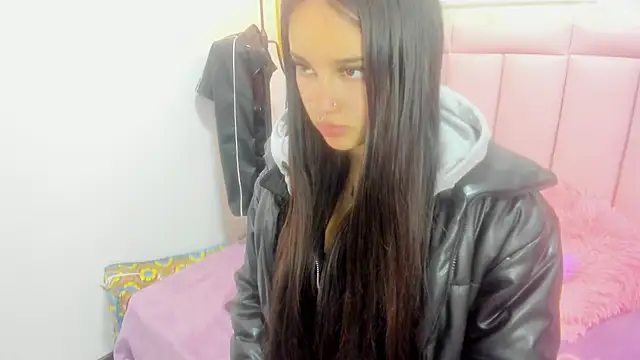 Snapshot of Raven_love chatting on 04-27-26, 06:06 Raven love online show from 04-27-26, 06:06