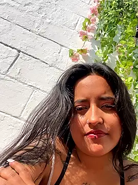 Snapshot of Annie_Alicee chatting on 02-11-26, 01:27 Annie Alicee online show from 02-11-26, 01:27