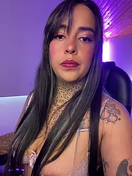 Snapshot of Annie_Alicee chatting on 02-12-26, 02:01 Annie Alicee online show from 02-12-26, 02:01